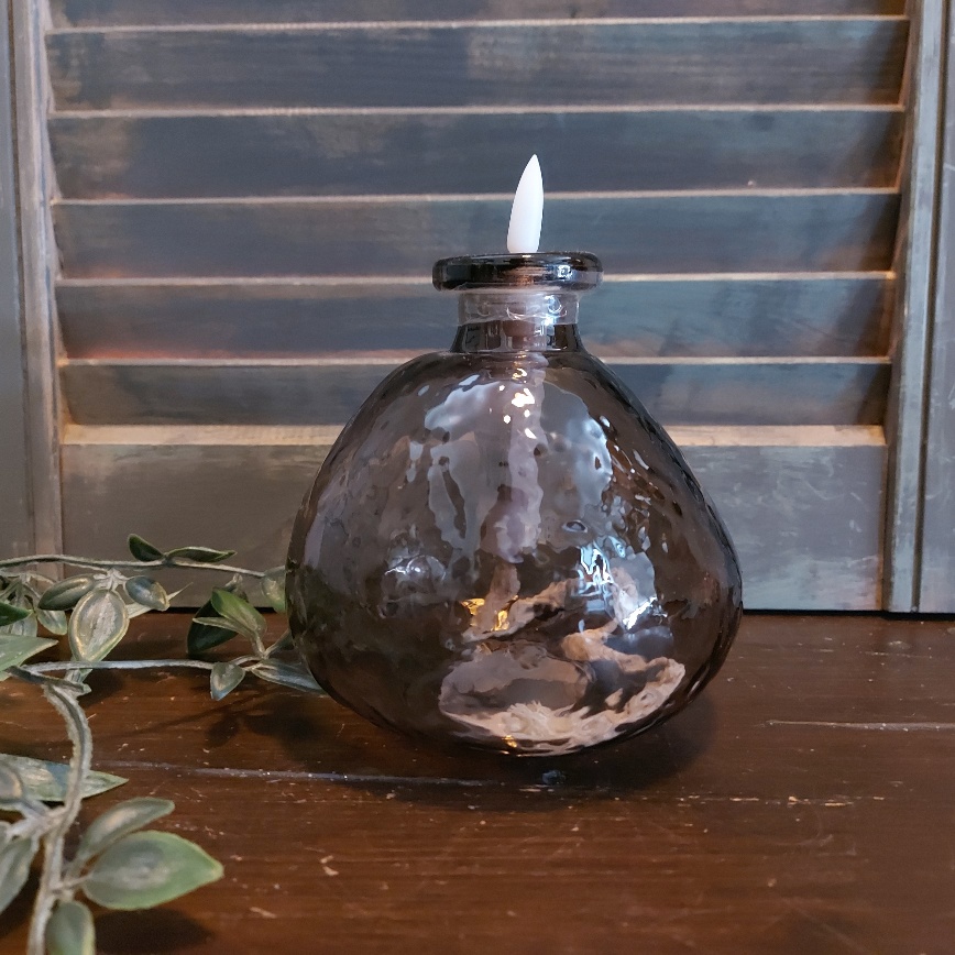 Olielamp met led vlam op timer, van het merk Countryfield.