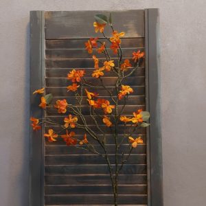 Twijg met oranje Malus appelbloesem zijdenbloemen van het merk Countryfield.