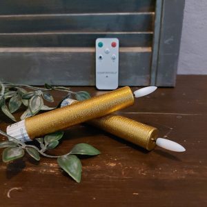 Set van twee goudkleurige dinerkaarsen op batterij met afstandsbediening, van het merk Countryfield.