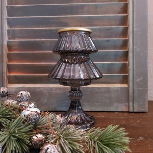 Theelichthouder van glas in het model van een kerstboom, van het merk Countryfield.