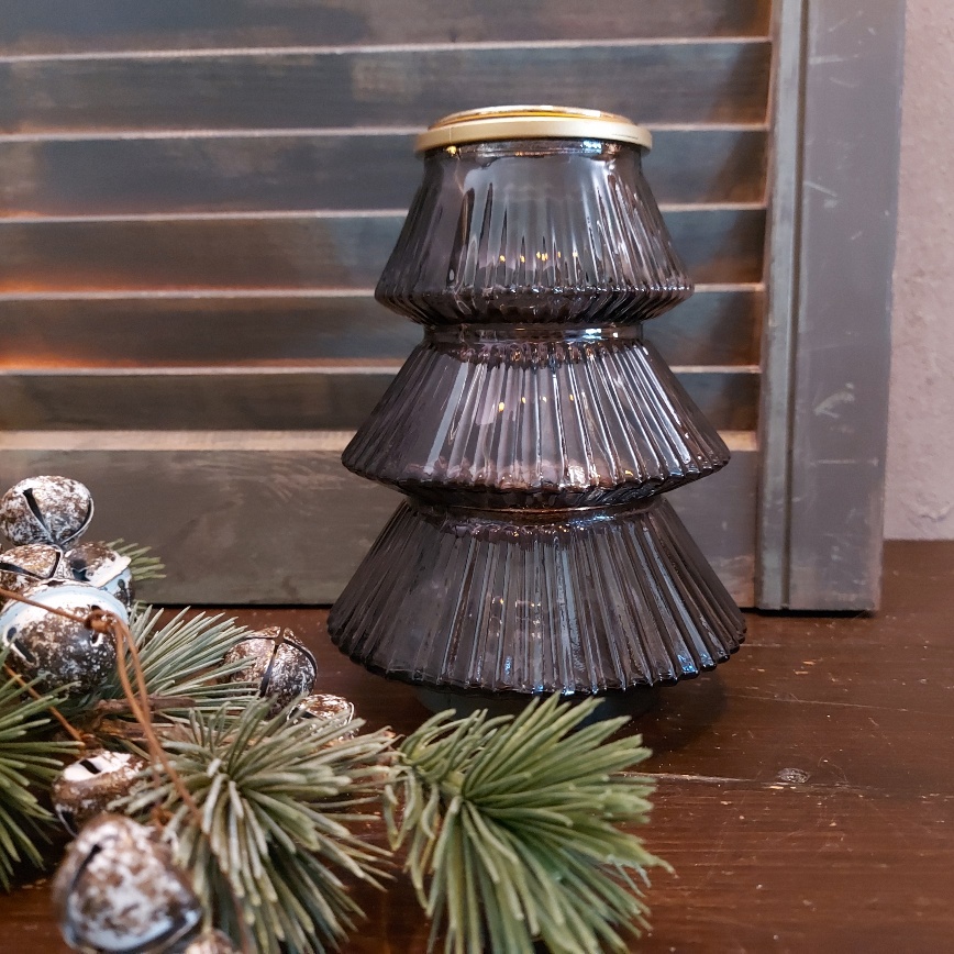 Theelichthouder van glas in het model van een kerstboom, van het merk Countryfield.