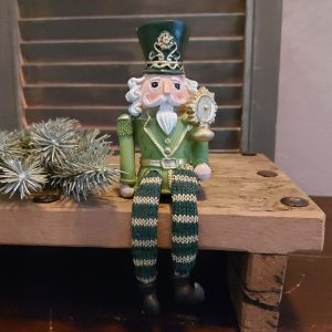 Notenkraker randzitter kerstdecoratie van aardewerk, van het merk Mansion Atmosphere.