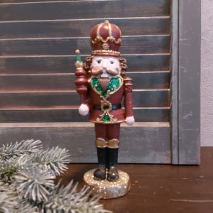 Notenkraker kerstdecoratie van aardewerk met een scepter, van het merk Mansion Atmosphere.