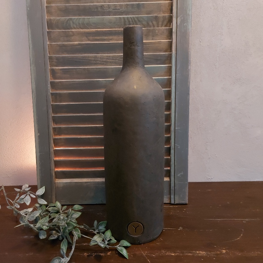 Fles van aardewerk in een warm bruine kleur, van het merk Brynxz uit de serie Majestic Brown.