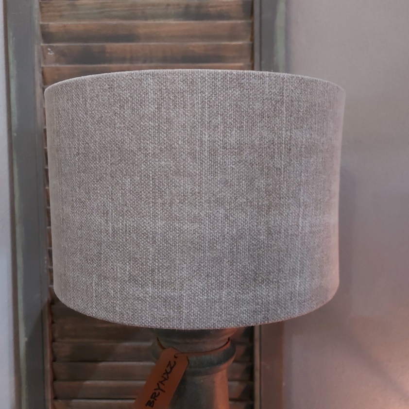 Linnen lampenkap met een formaat van 32 bij 21 cm van het merk Brynxz.