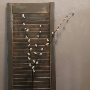 Twijg met wilgen katjes in een kunstvariant, van het merk Brynxz.