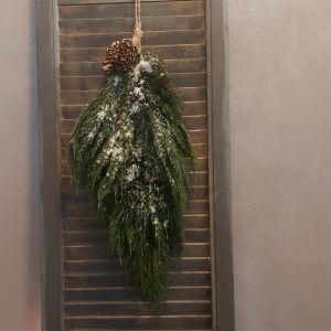 Kerst toef met dennentakken en dennenappels van het merk Countryfield.