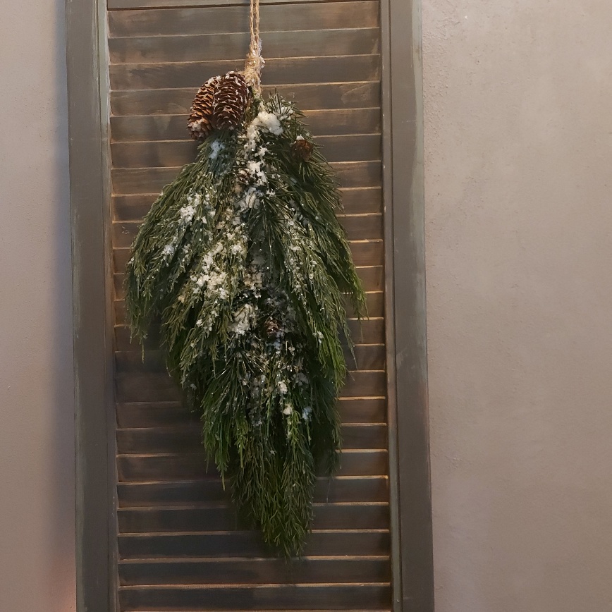 Kerst toef met dennentakken en dennenappels van het merk Countryfield.