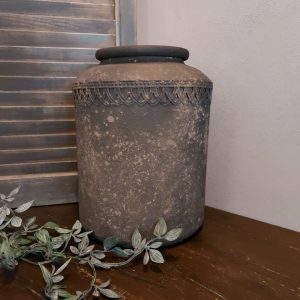 Vaas van metaal in een roest kleur van het merk Countryfield.