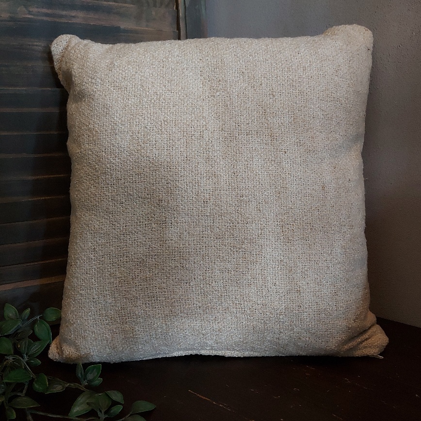 Crème kleurig kussen van grof geweven katoen, van het merk Mansion Atmosphere