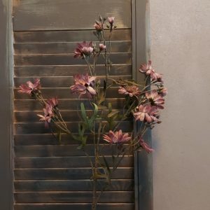 Tak met paarse Chrysanten zijdenbloemen, van het merk Sylxz van Brynxz.