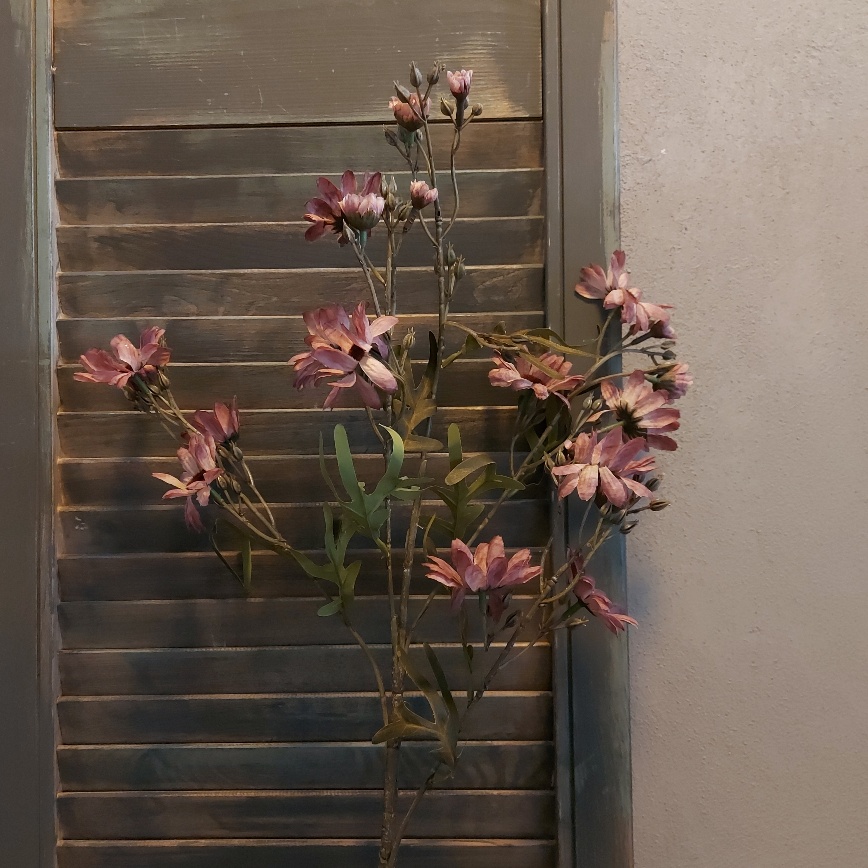 Tak met paarse Chrysanten zijdenbloemen, van het merk Sylxz van Brynxz.