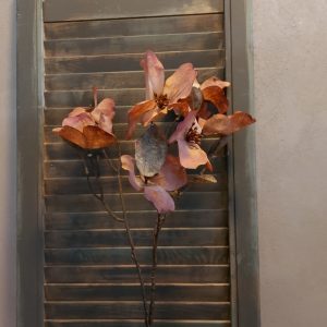 Kornoelje zijdenbloem in een warme koper kleur van het merk Sylxz van Brynxz.