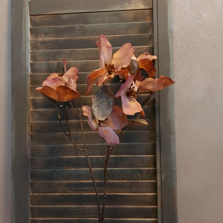 Kornoelje zijdenbloem in een warme koper kleur van het merk Sylxz van Brynxz.