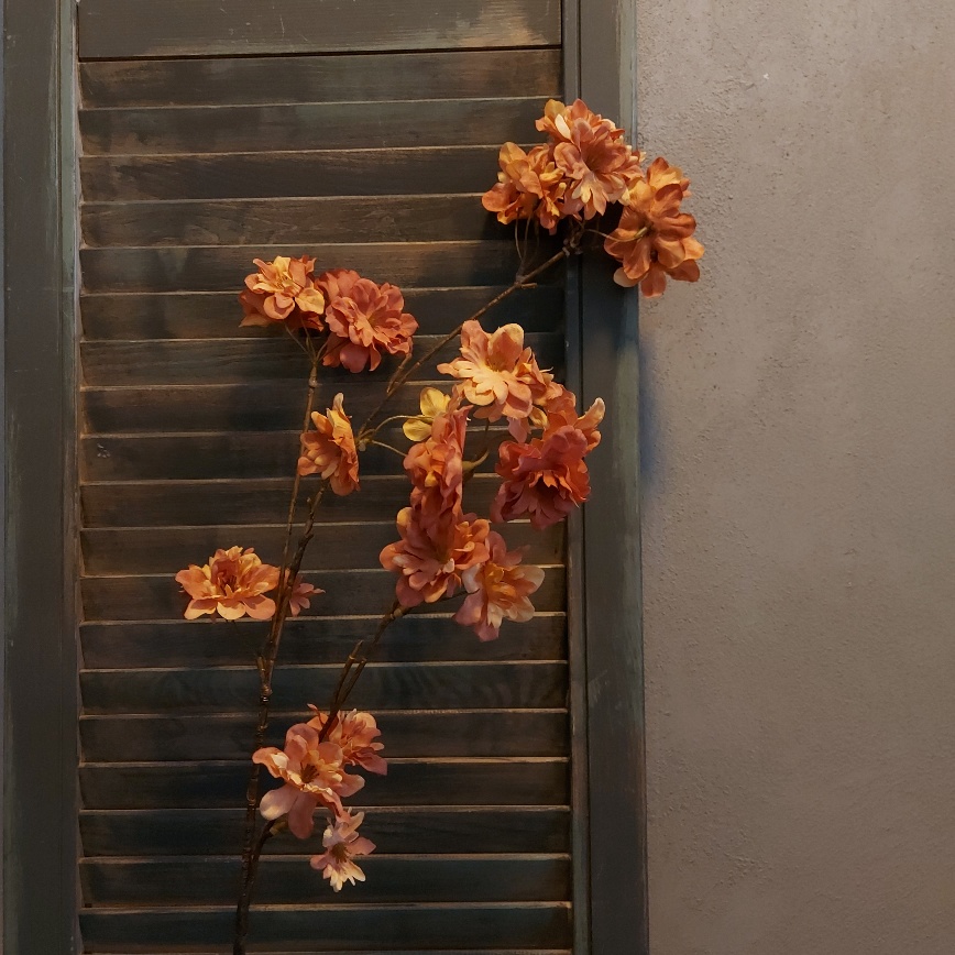 Kornoelje zijdenbloem in een warme koper kleur van het merk Sylxz van Brynxz.