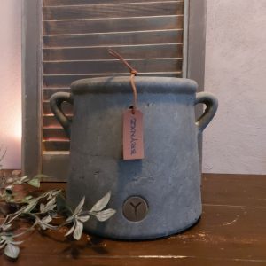 Bloempot van aardewerk in betonlook, van het merk Brynxz uit de serie Majestic Vintage.