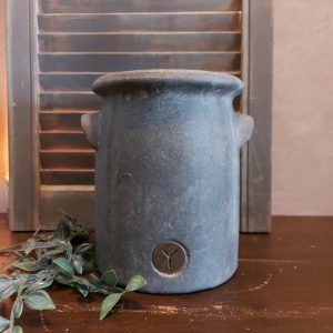 Bloempot van aardewerk in betonlook, van het merk Brynxz uit de serie Majestic Vintage.