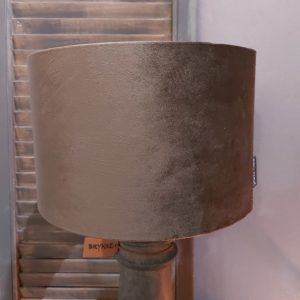 Velvet lampenkap in een bruine kleur van 32 bij 21 cm, van het merk Brynxz.