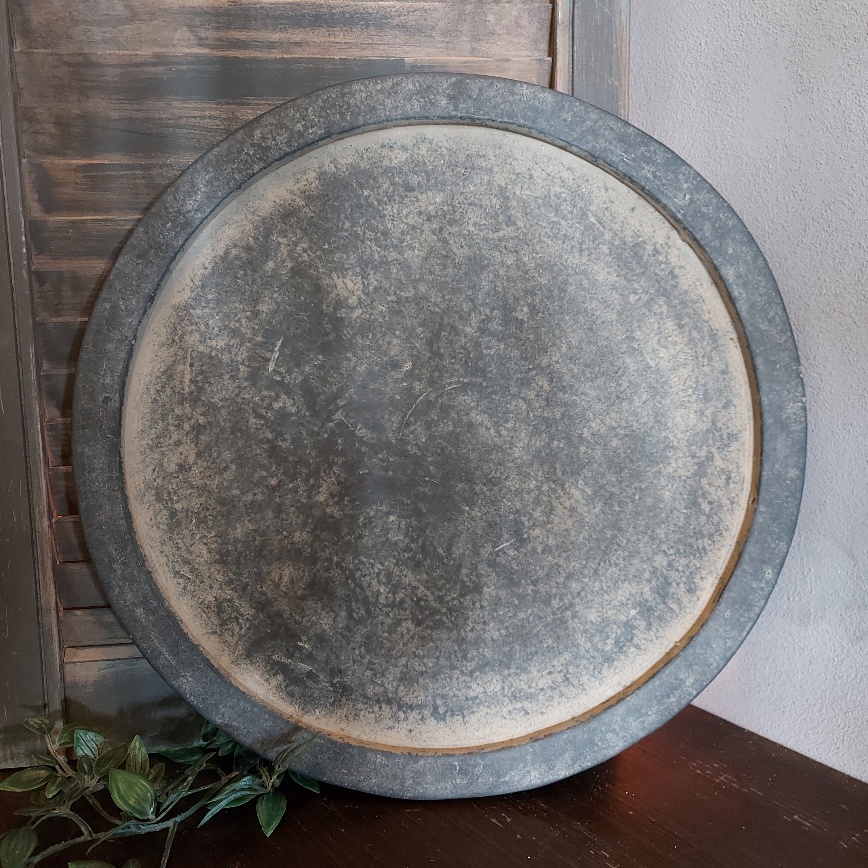 Schaal van aardewerk in grijze kleurtinten, van het merk Brynxz uit de serie Ancient Clay.