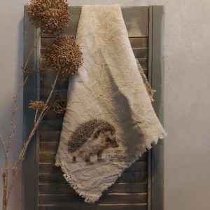 Shabby doek van linnen in een naturel kleur, met de afbeelding van een egel.