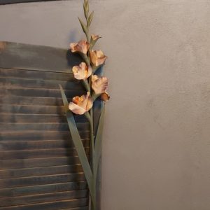 Gladiool zijdebloem met bloemen in een zalmroze kleur van het merk Brynxz.