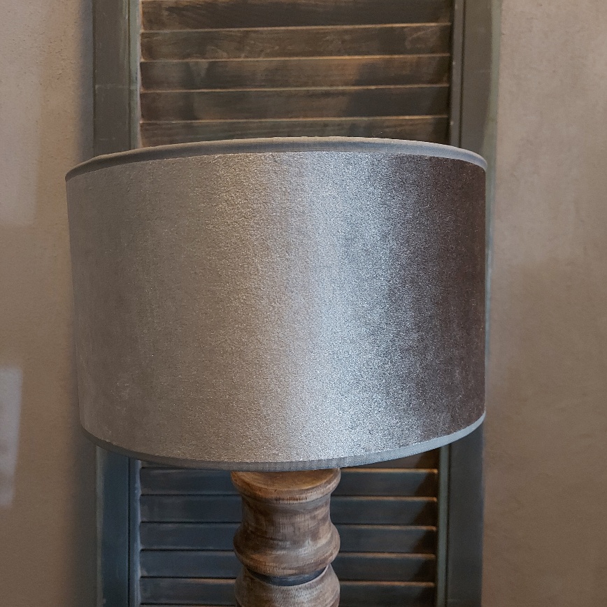 Ronde lampenkap van velours in een champagne kleur.