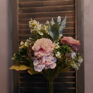 Bloemenboeket van kunstbloemen in zacht roze kleuren van het merk Countryfield.