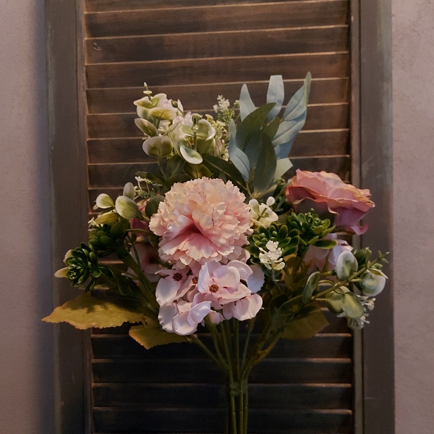 Bloemenboeket van kunstbloemen in zacht roze kleuren van het merk Countryfield.