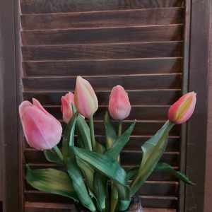 Bosje met 5 roze kunst tulpen van het merk Countryfield.