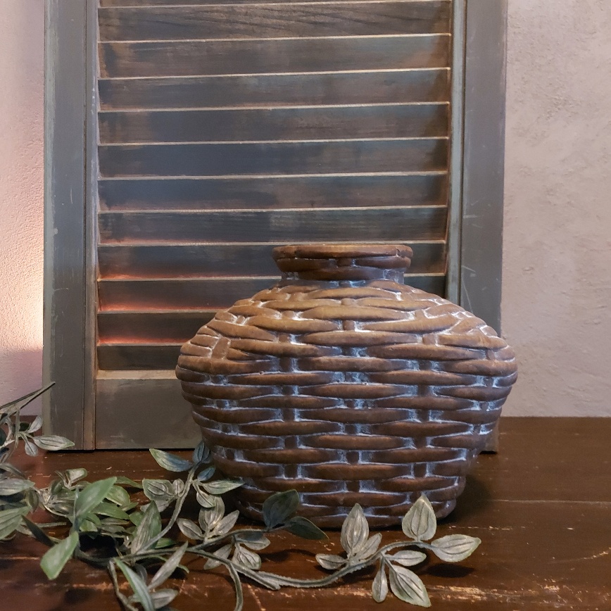 Vaas van aardewerk in een mat bruine kleur, van het merk Countryfield.