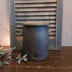 Bloempot van aardewerk in bruine kleurtinten, van het merk Brynxz uit de serie Majestic Brown.