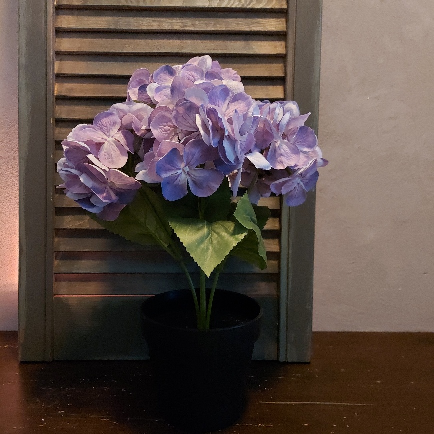 Hortensia kunstplant in pot met 4 paarse bloemen, van het merk Countryfield