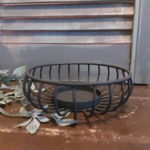 Kaarsenstandaard van zwart metaal voor een stompkaars, van het merk Countryfield.