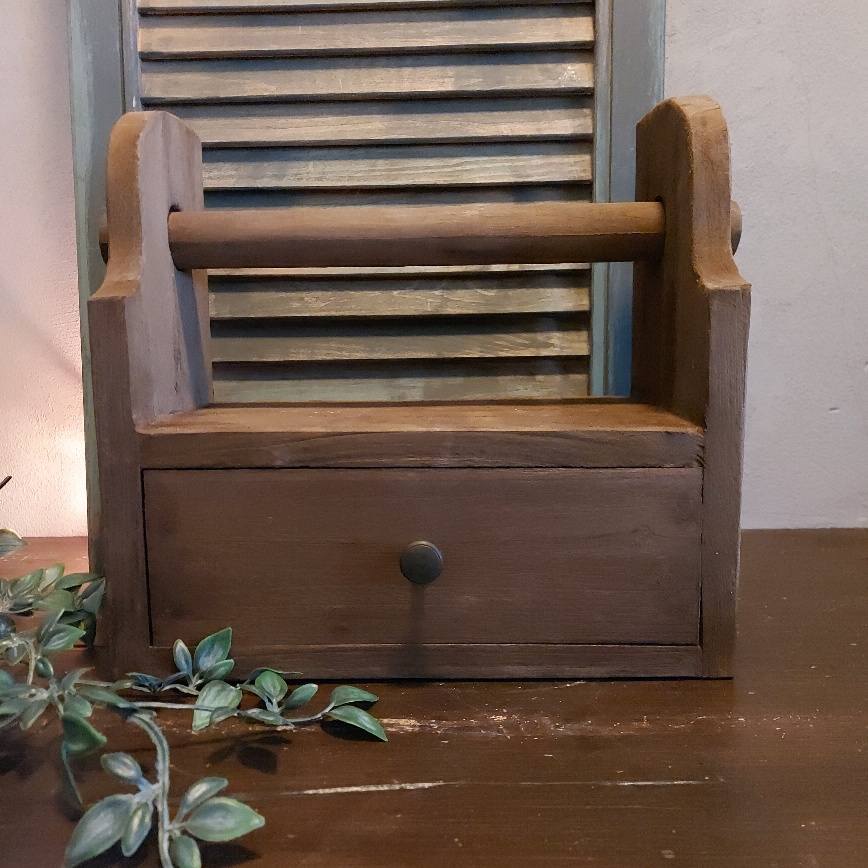 Keukenrol houder van onbehandeld mangohout met een la.