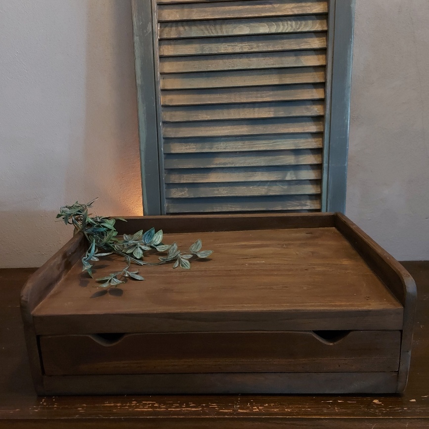 Koffie plateau van onbehandeld mangohout met een la.