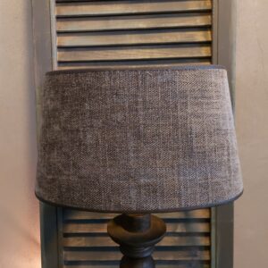 Linnen lampenkap in een taps toelopend ovaal model.