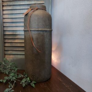 Bloemenvaas van aardewerk in een warm bruine kleur, van het merk Brynxz uit de serie Majestic Brown.