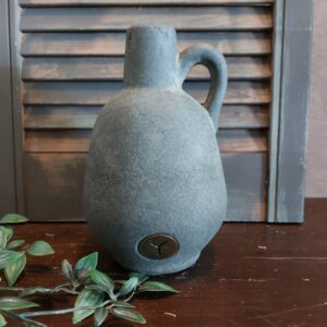 Fles van aardewerk in een grijze kleur, van het merk Brynxz uit de serie Majestic Vintage.