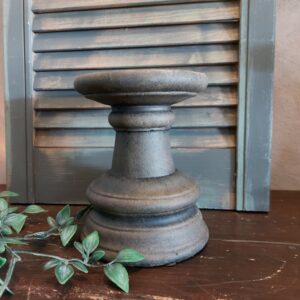 Baluster kandelaar van aardewerk in een warm grijze kleur, van het merk Brynxz uit de serie Majestic Brown.