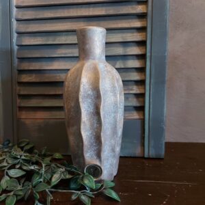 Vaas van aardewerk in zachte kleurtinten, van het merk Brynxz uit de serie Jewel.