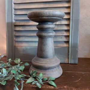 Baluster kandelaar van aardewerk in bruin gemêleerde kleur, van het merk Brynxz uit de serie Majestic Brown.