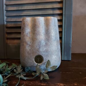 Bloempot van aardewerk in zachte kleurtinten van het merk Brynxz uit de serie Jewel.