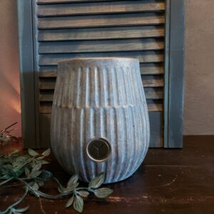 Bloempot van aardewerk in zachte kleurtinten van hey merk Brynxz uit de serie Jewel.