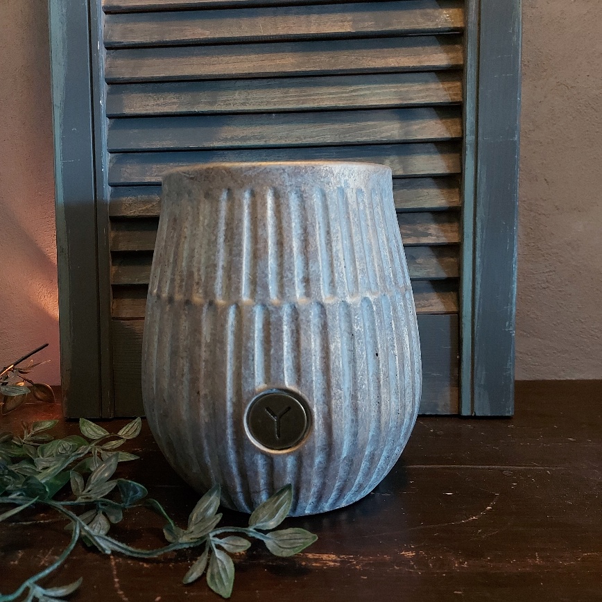 Bloempot van aardewerk in zachte kleurtinten van hey merk Brynxz uit de serie Jewel.