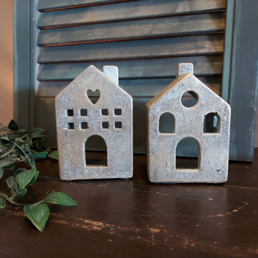 Set sfeerlichtjes van aardewerk in de vorm van huisjes in zachte kleurtinten, van het merk Brynxz uit de serie Jewel.