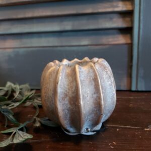 Sfeerlicht van aardewerk in zachte kleurtinten, van het merk Brynxz uit de serie Jewel.