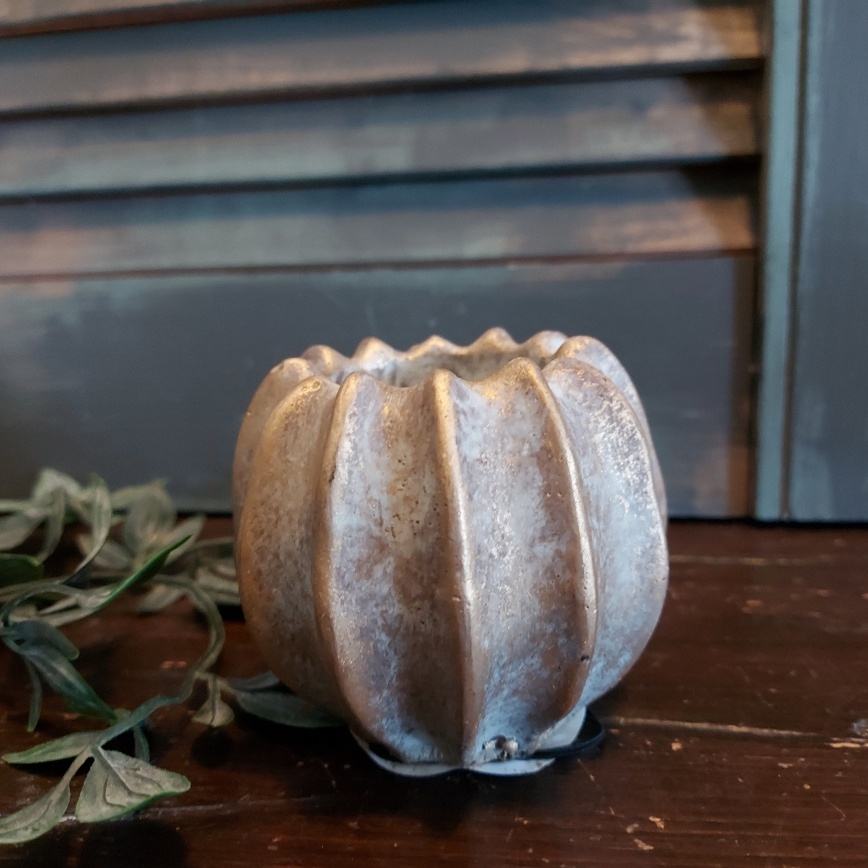 Sfeerlicht van aardewerk in zachte kleurtinten, van het merk Brynxz uit de serie Jewel.