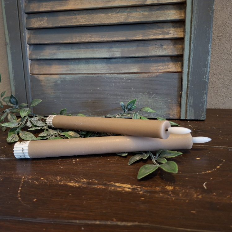 Set van twee beige LED dinerkaarsen van het merk Countryfield.