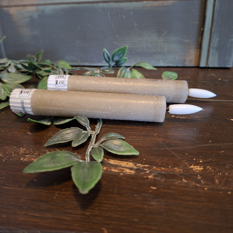 Set van twee beige dinerkaarsen op batterij met afstandsbediening, van het merk Countryfield.