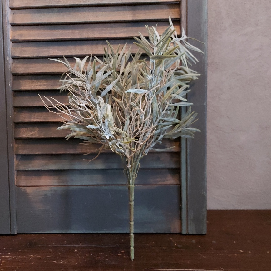 Bamboe kunstplant met lang spits blad in een grijsgroene kleur, van het merk Sylxz.